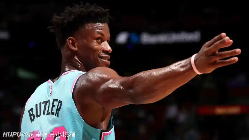 步行者队球员集体庆祝,媒体晒出生日派对照片报道 步行者队球员集体庆祝,媒体晒出生日派对照片报道