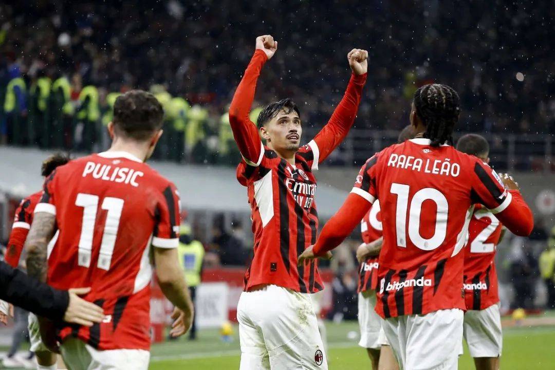 AC米兰队员表现耀眼，再度战胜对手