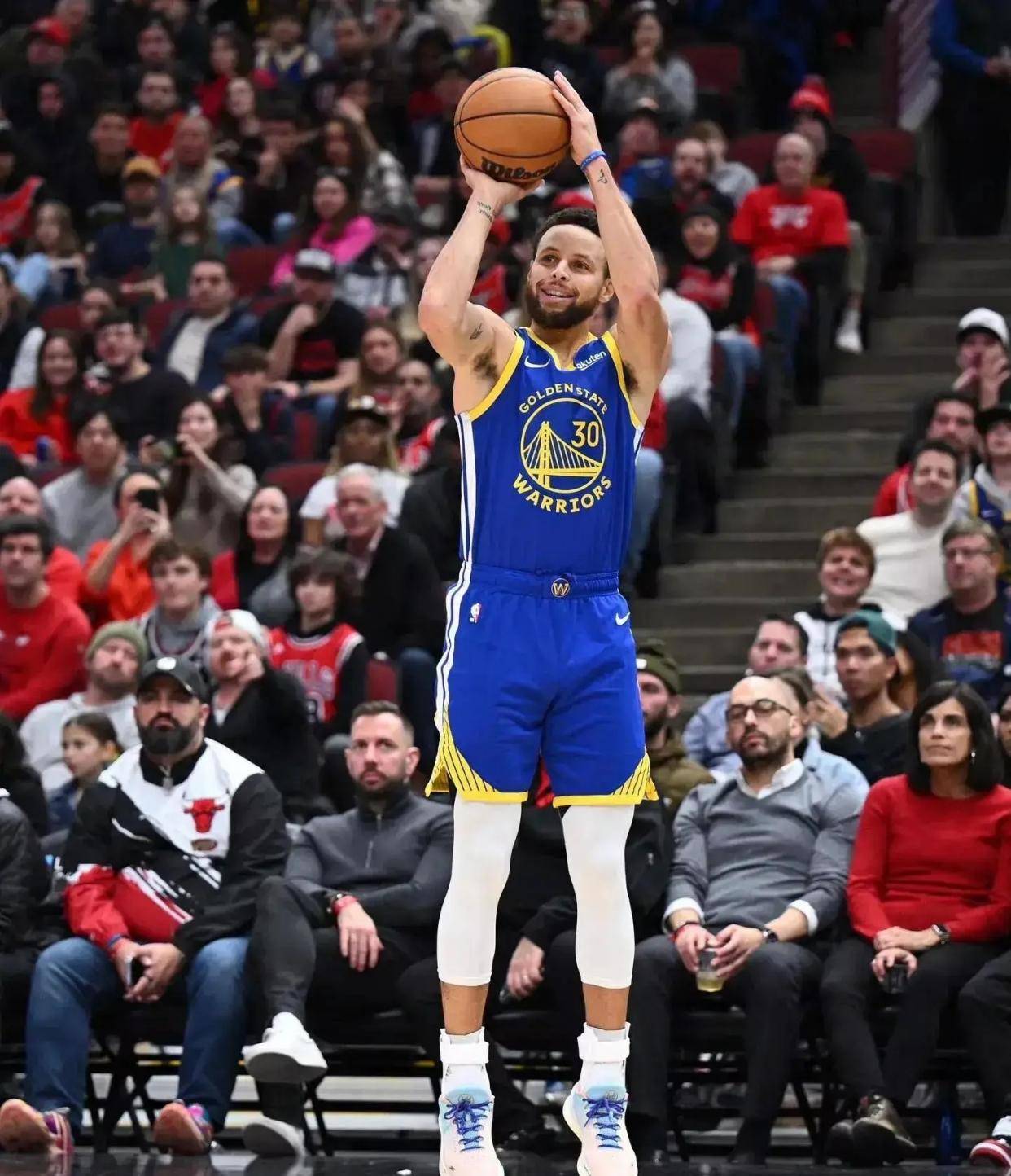 勇士遭雷霆三连败，库里缺阵助攻难以扭转比赛