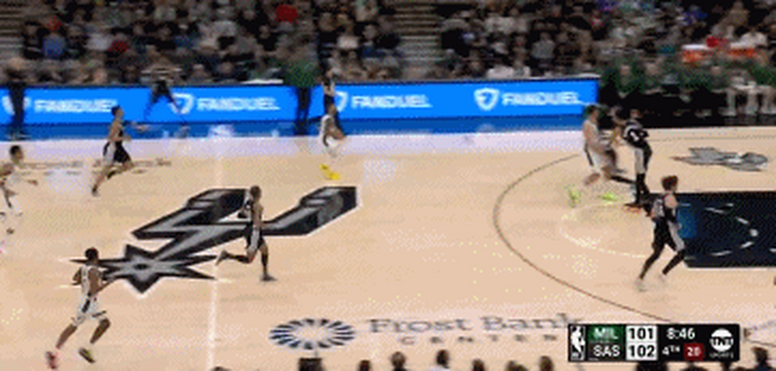 雄鹿战胜马刺，米德尔顿独揽得分王