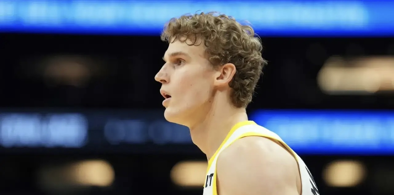 爵士负于马刺低迷不振